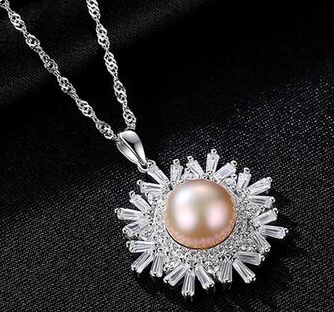 Snowflake Pearl Necklace