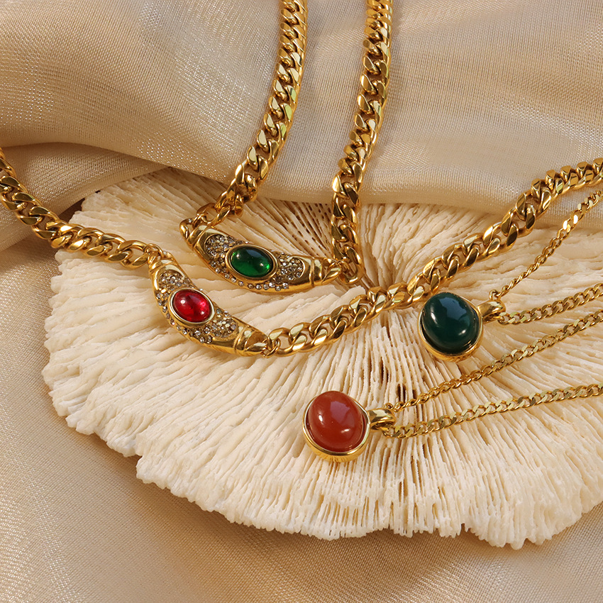 Bella Pendant Necklace