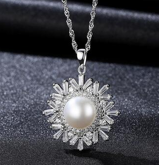 Snowflake Pearl Necklace